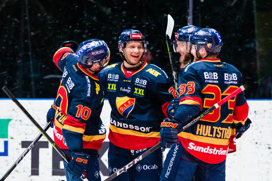 Djurgårdens Sebastian Strandberg jublar med Niclas