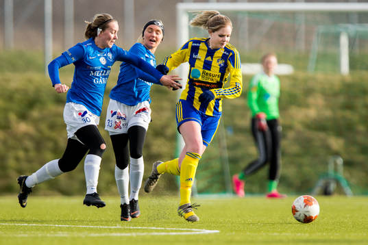 Trelleborgs Viktoria Persson och Sally Le Grand försvarar