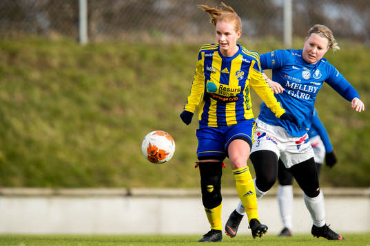 Eskilsminnes Maja Ahlm och Trelleborgs Caroline