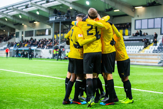 Häckens Alexander Jeremejeff jublar