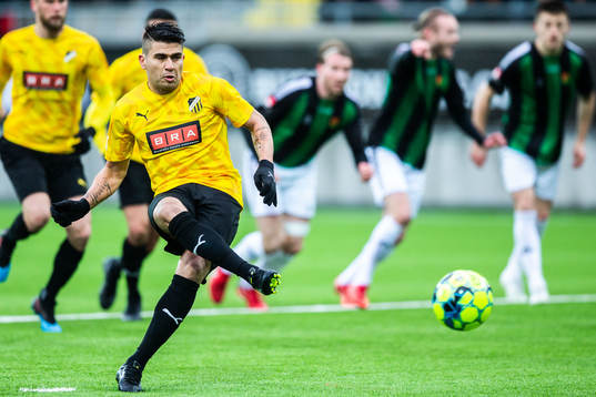 Häckens Paulinho skjuter 2-0 på straff