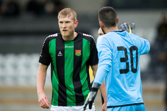 GAIS Carl Nyström och målvakt Marko Johansson