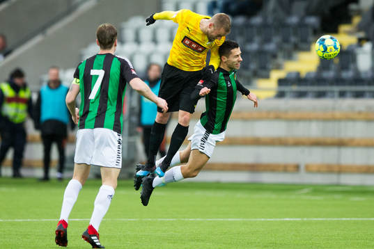 Häckens Alexander Faltsetas vinner en nickduell mot GAIS