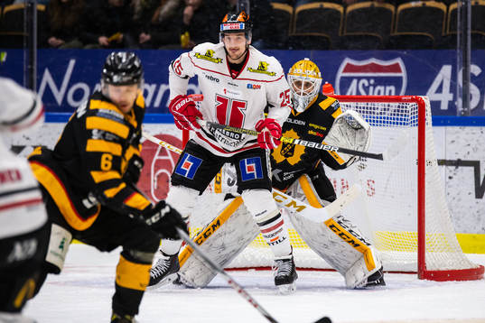 Örebros Anton Hedman och Skellefteås målvakt Mantas