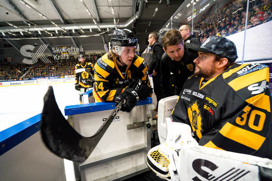Skellefteås Jonathan Pudas och assisterande tränare