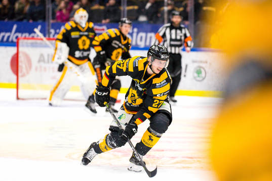 Skellefteås Robin Alvarez grinar illa