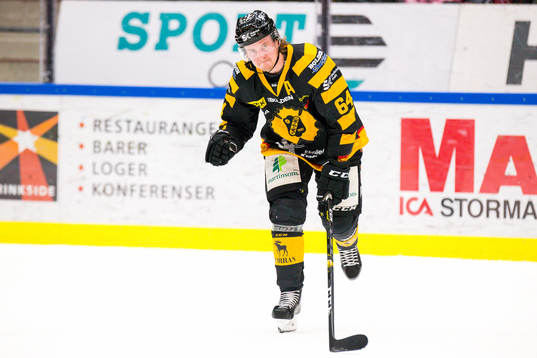 Skellefteås Jonathan Pudas jublar