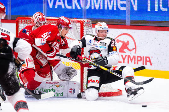 Timrås Filip Hållander och Malmö Redhawks Axel Wemmenborn