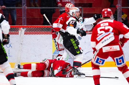 Timrås Alexander Falk och Malmö Redhawks Per Ledin