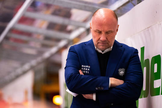 Malmö Redhawks tränare Peter Andersson deppar
