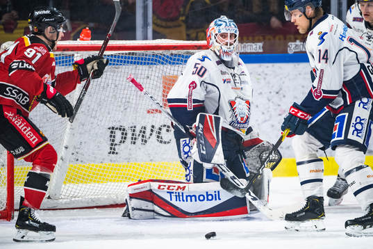 Linköpings målvakt Jonas Gustavsson deppar och Luleås