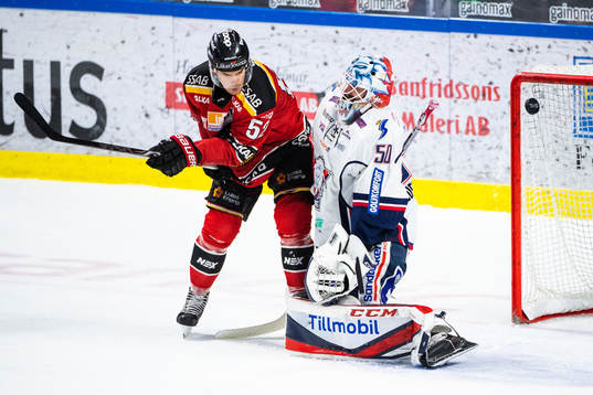 Luleås Karl Fabricius och Linköpings målvakt Jonas