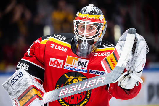 Luleås målvakt Joel Lassinantti jublar