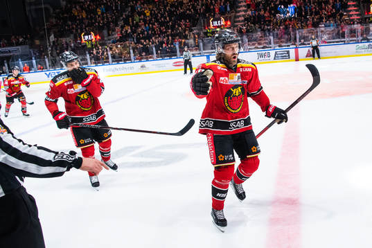 Luleås Daniel Sondell jublar
