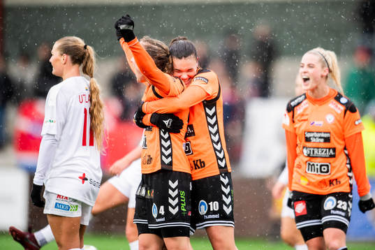 Kristianstads Therese Ivarsson och My Linderholm jublar
