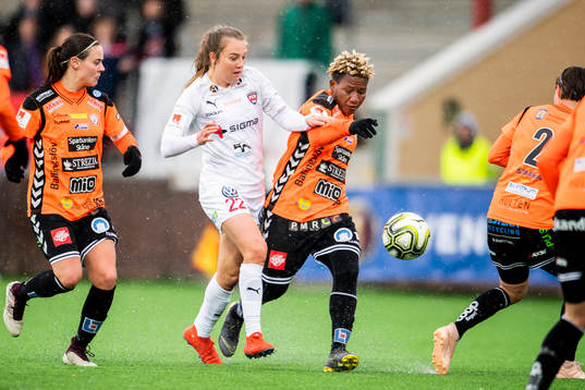 Rosengårds Fiona Brown och Kristianstads Rita Chikwelu