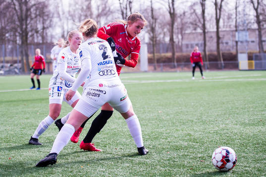 Limhamn Bunkeflos Hanna Persson  och Kalmars Selma Berggren