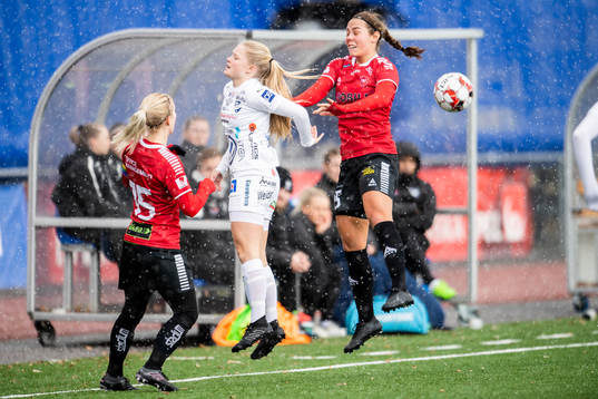 Limhamn Bunkeflos Elisa Lang Nilsson högst i luften