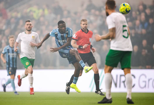 Djurgårdens Mohamed Buya Turay med ett skott