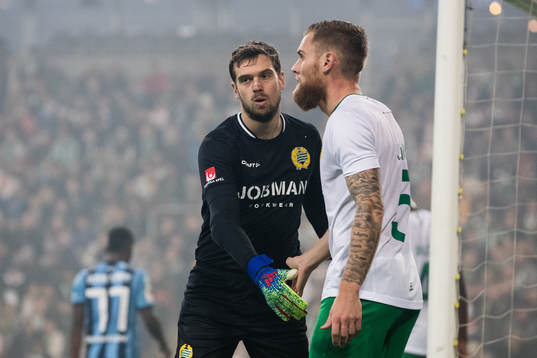 Hammarbys Davor Blazevic och David Fällman peppar varandra