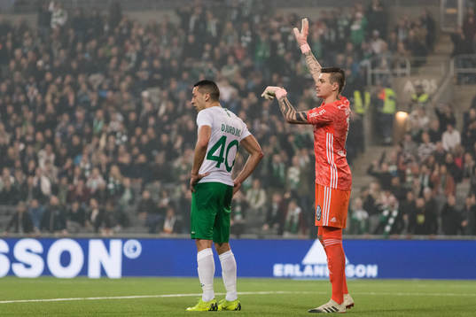 Hammarbys Nikola Djurdjic och Djurgårdens målvakt Per