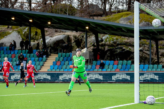 0  Göteborgs Elin Rubensson gör 1-0 mot Linköpings