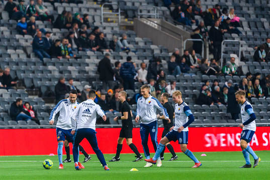 Djurgårdens spelare värmer upp