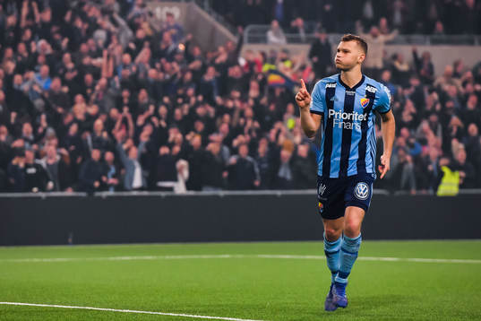 Djurgårdens Jesper Karlström jublar i straffläggning