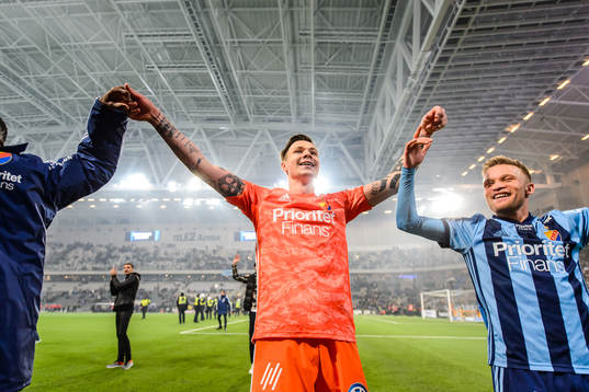 Djurgårdens målvakt Per Kristian Bråtveit jublar