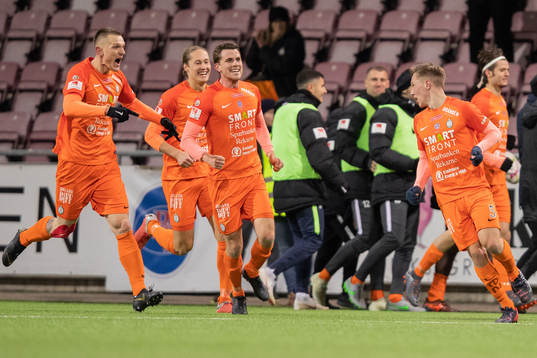 AFC Eskilstunas Gustav Jarl jublar