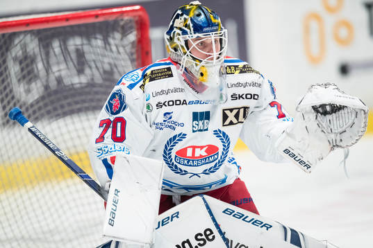 Oskarshamns målvakt Adam Åhmanunder