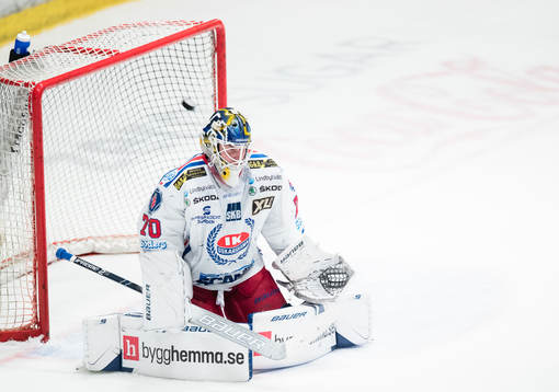 Oskarshamns målvakt Adam Åhman släpper in 5-0 målet
