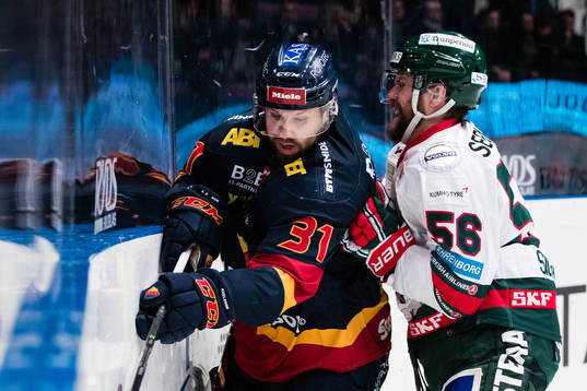 Djurgårdens Dick Axelsson  och Frölundas Jonathan Sigalet