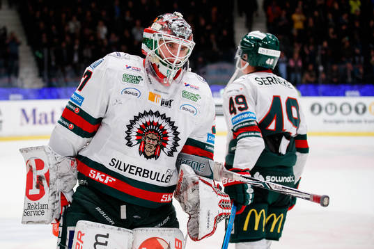 Frölundas målvakt Johan Gustafsson deppar