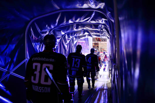 Linköpings Filip Karlsson och Andrew Gordon med flera på