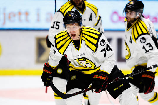 Brynäs Nicklas Danielsson jublar