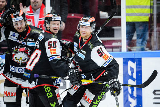 Malmö Redhawks Max Görtz jublar
