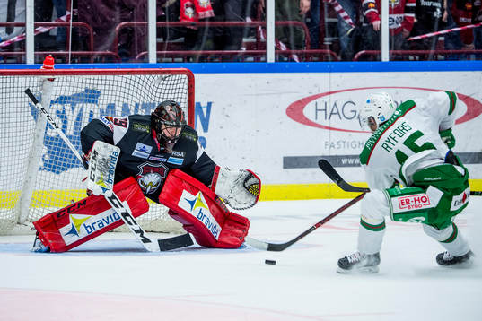 Malmö Redhawks målvakt Oscar Alsenfelt mot Rögles Simon