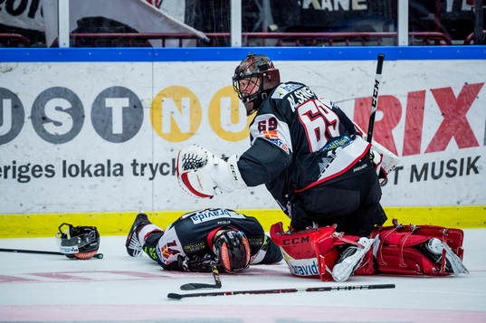 Malmö Redhawks målvakt Oscar Alsenfelt framme vid Malmö