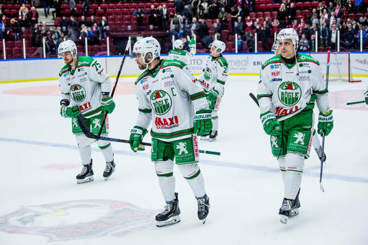 Rögles Lucas Elvenes, Craig Schira och Daniel Widing deppar