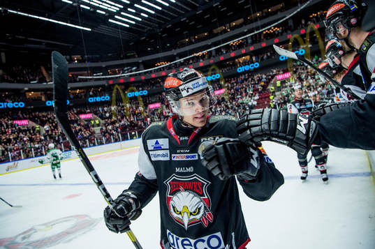 Malmö Redhawks Tobias Ekberg jublar