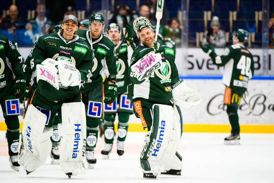 Färjestads målvakt Adam Werner  och målvakt Markus