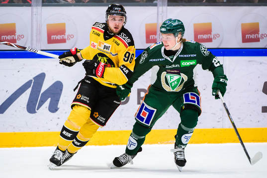 Luleås Robin Kovacs och Färjestads Oskar Steen