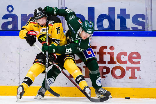 Luleås Carl Mattsson och Färjestads Sebastian Erixon