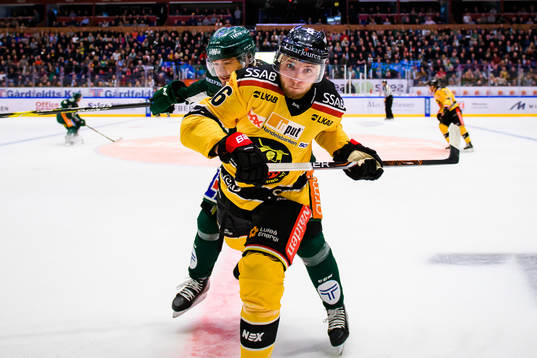 Färjestads Linus Johansson och Luleås Robin Kovacs