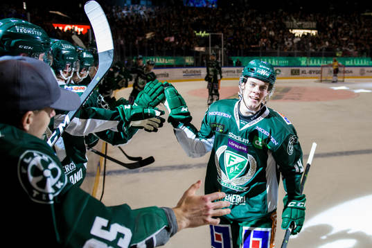 Färjestads Carl Jakobsson jublar