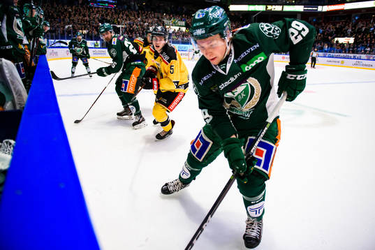 Luleås Victor Edström och Färjestads Oskar Steen