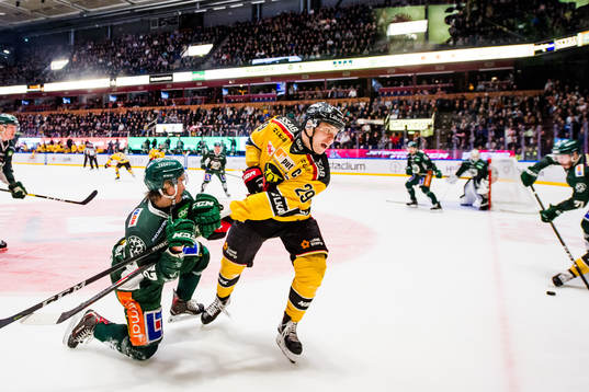 Färjestads Oskar Steen och Luleås Erik Gustafsson