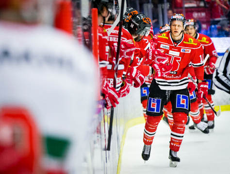 Örebros Rodrigo Abols gör 2-1 och jublar