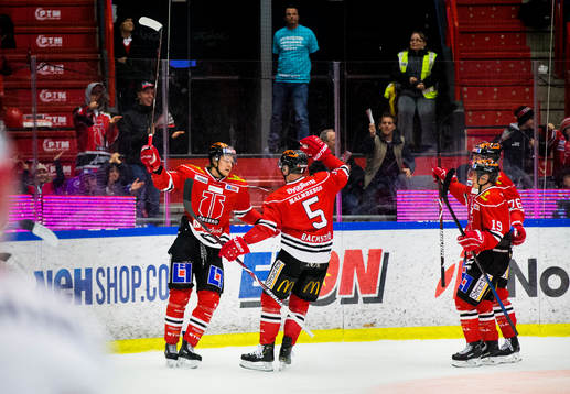 Örebros Rodrigo Abols gör 2-1 och jublar
